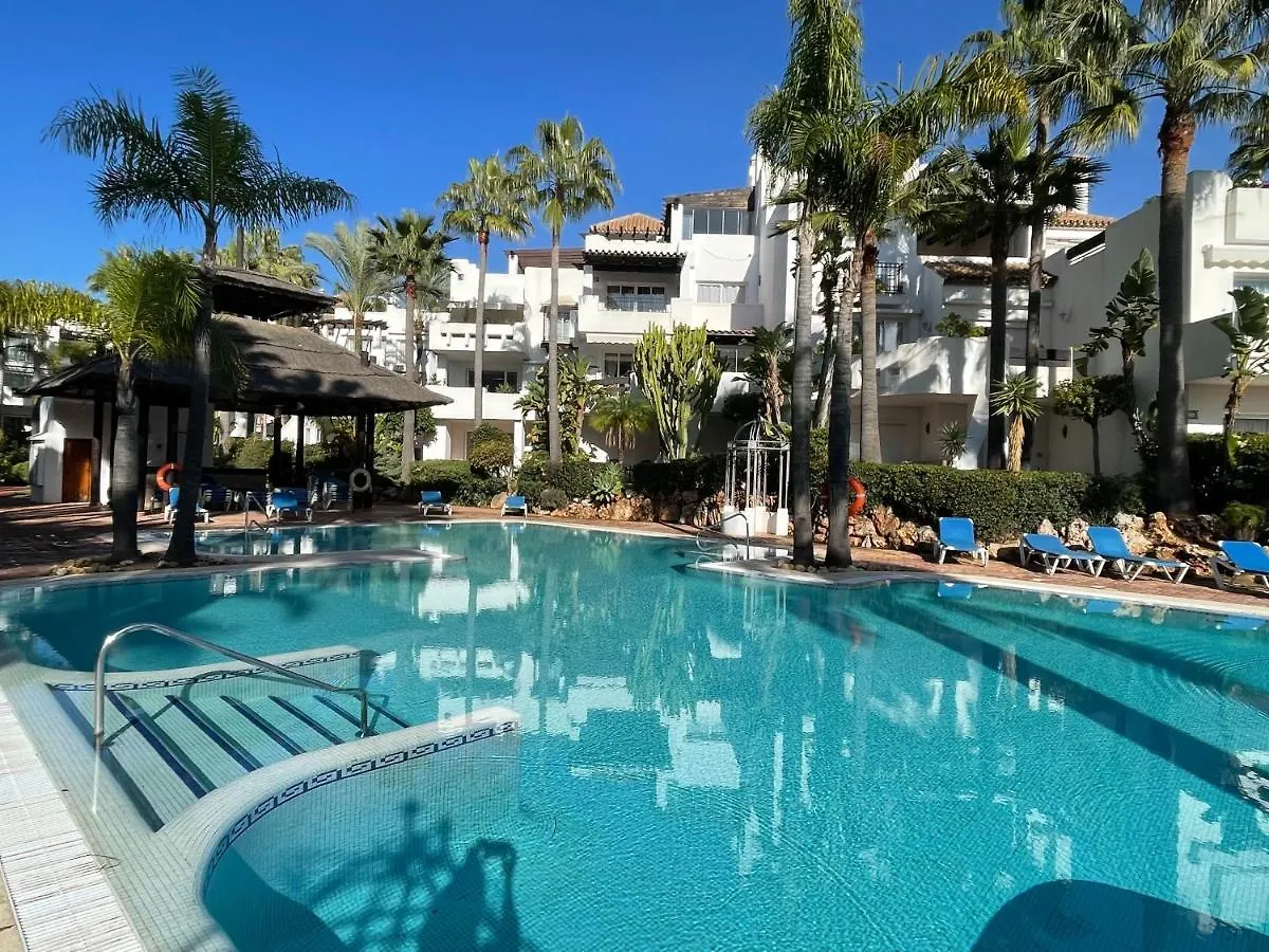 Cozy Apartments Near Puerto Banus location